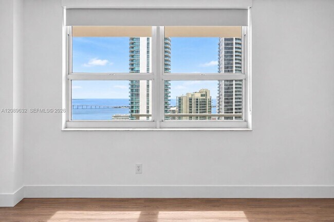 Building Photo - 1155 Brickell Bay Dr