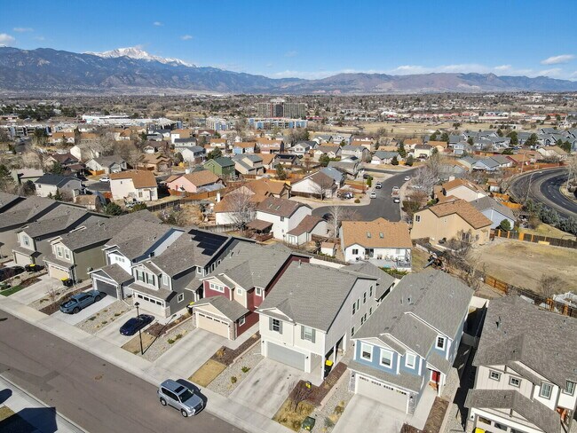Building Photo - Modern 3-Bedroom Home for Rent in Chapel H...
