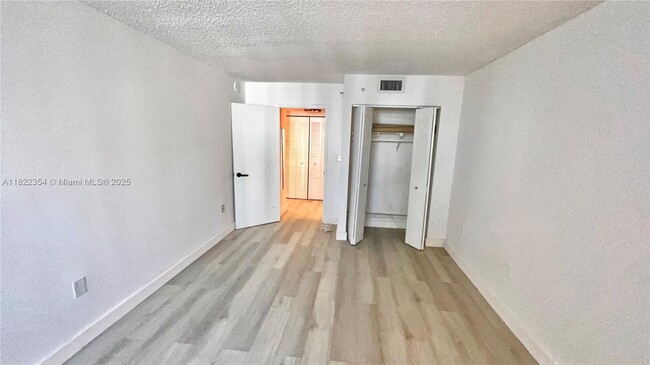 Building Photo - 850 N Miami Ave