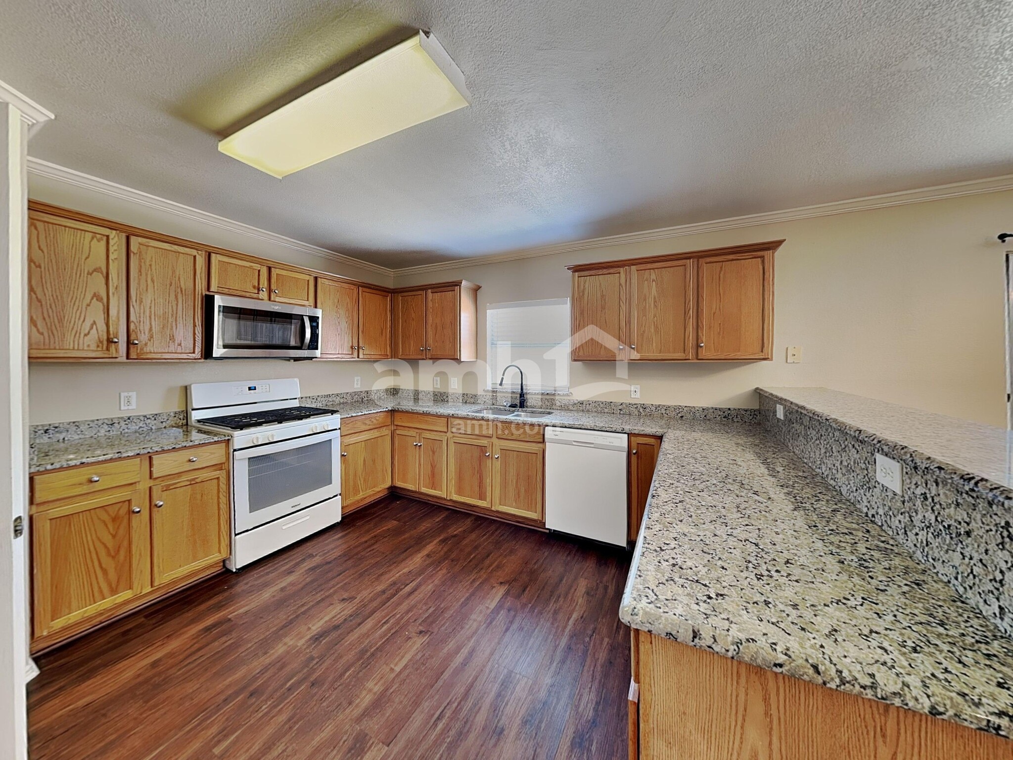 Building Photo - 3104 Pinehurst Ct