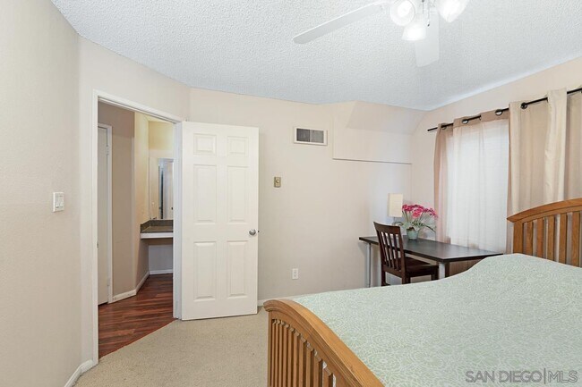 Building Photo - 7455 Charmant Dr