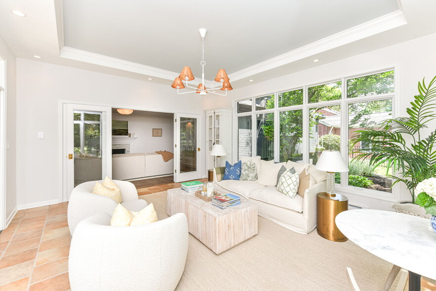 Building Photo - 5939 Gladden Dr