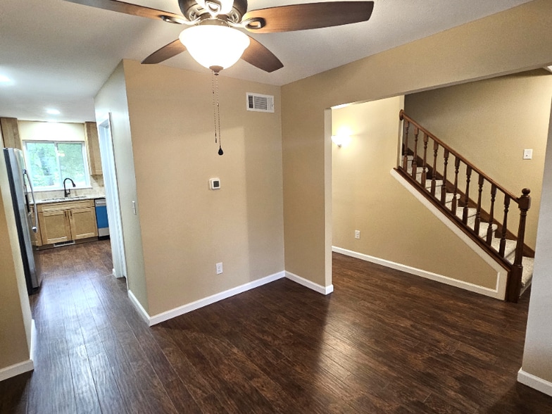 Building Photo - 10279 Rosewood Ct