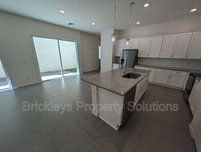 Building Photo - 265 E Balsam Dr