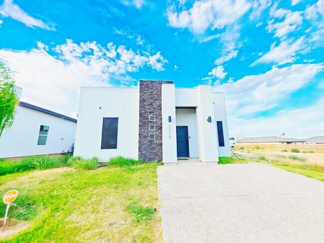 Primary Photo - 2316 Mango Rd