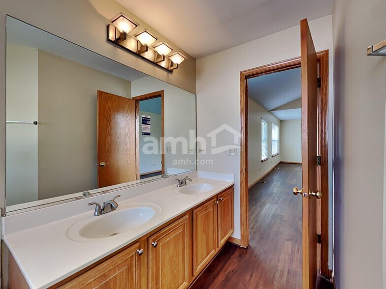 Building Photo - 5551 Wesmere Lakes Ct