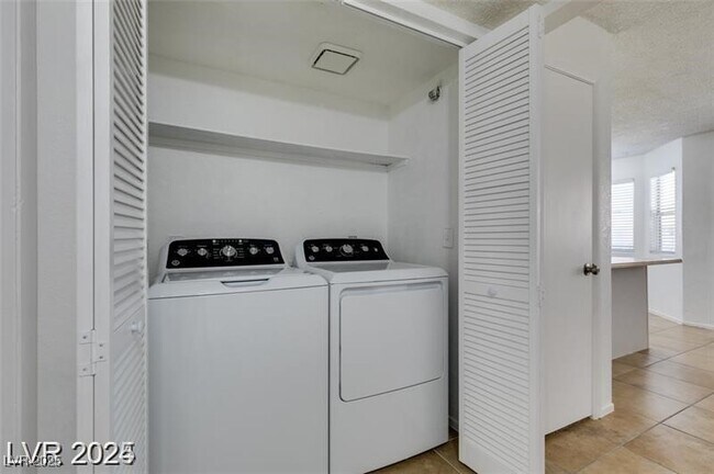 Building Photo - 924 Falconhead Ln