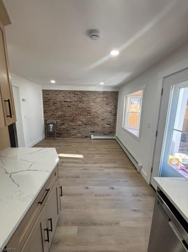 Building Photo - 83 Arch St