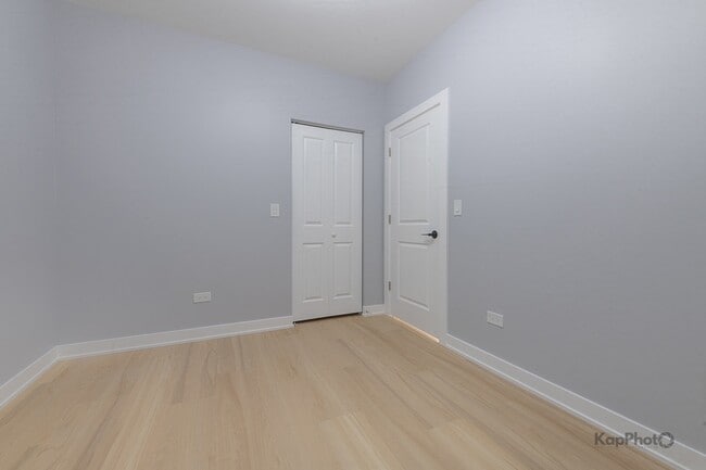 Building Photo - 2821 S Emerald Ave