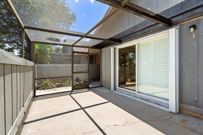 Building Photo - 3902 NW Cinnamon Tree Cir