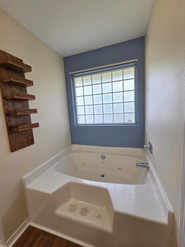 Building Photo - 9342 Pouder Ln