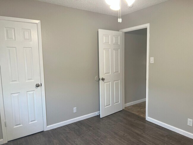 Building Photo - Lovely Ventura rental!