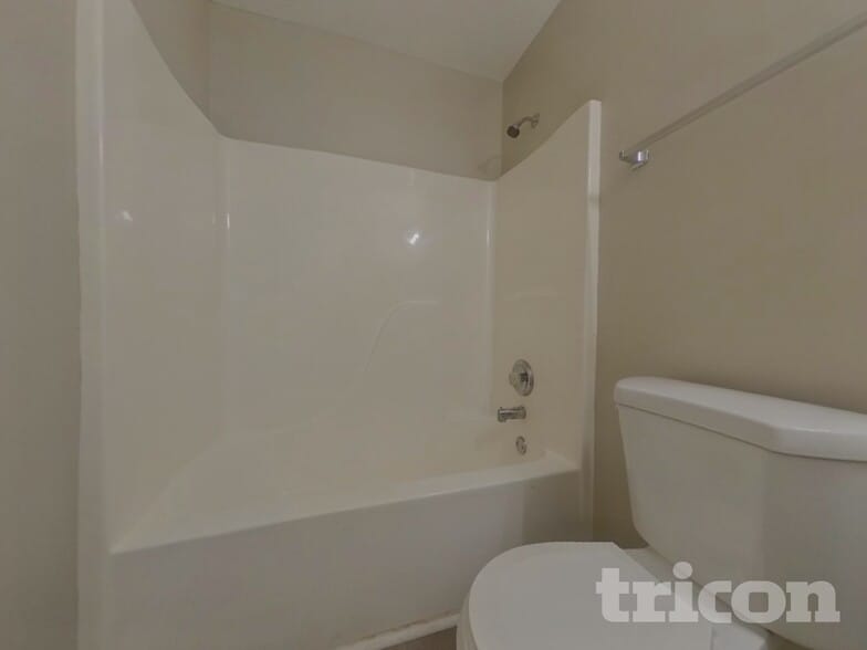 Building Photo - 6402 Hillview Ln