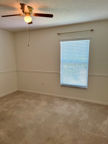 Building Photo - 6217 Cross Creek Blvd