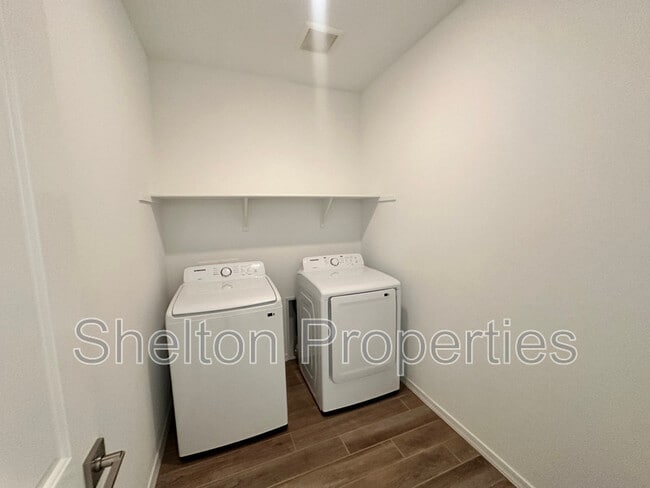 Building Photo - 14360 W Alameda Dr