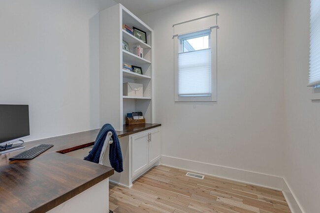 Building Photo - Franklin Home For Lease