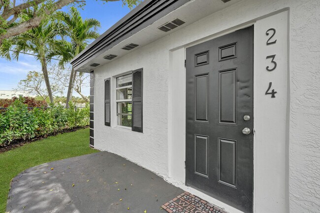 Building Photo - 234 NE 14th Ave