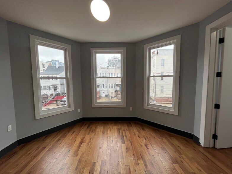 Building Photo - 74 Baldwin Ave