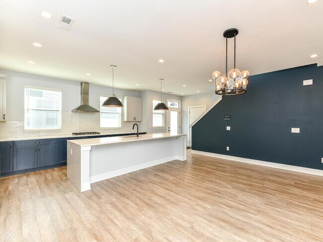 Building Photo - 1704 Rosette Wy