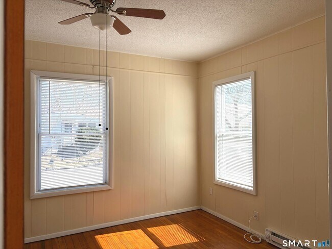 Building Photo - 137 Clifton St