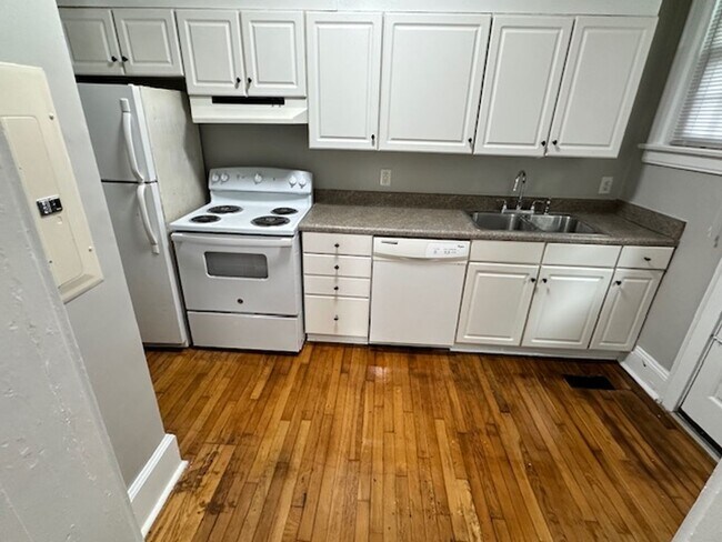 Building Photo - GREAT LOCATION  to DOWNTOWN AND the USC CAMPUS