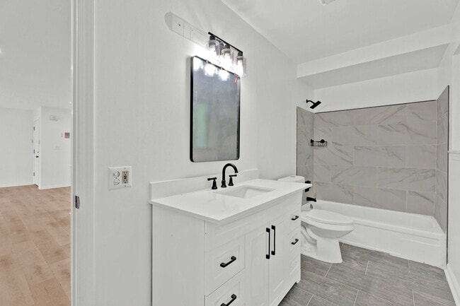Building Photo - APARTMENT FOR LEASE - 2BD 1BTH NEWLY RENOVATED