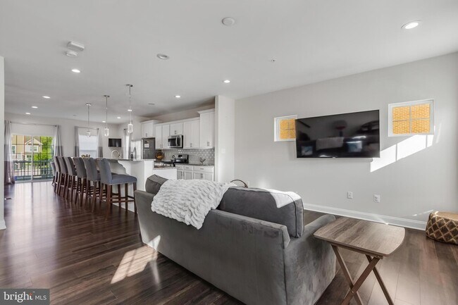 Building Photo - 11411 Tolkien Ave