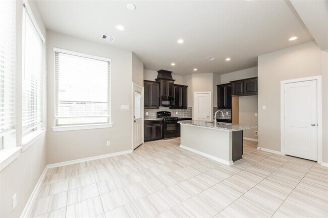 Building Photo - 2511 Manor Valley Ct