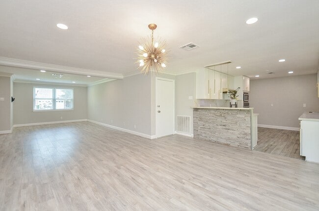 Building Photo - 9606 Highmeadow Dr