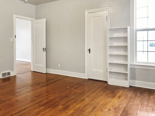 Building Photo - 1021 S 8th