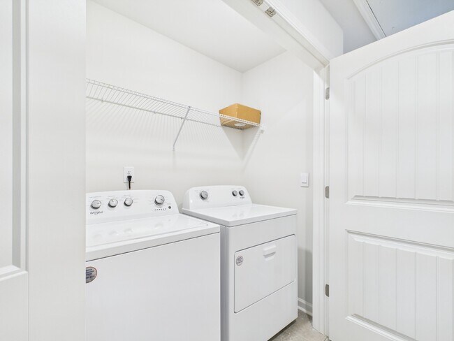 Building Photo - 3 Bed, 3.5 Bath, Finished Basement room, 2 car garage, walkable to Woodstock Middle and High scho...