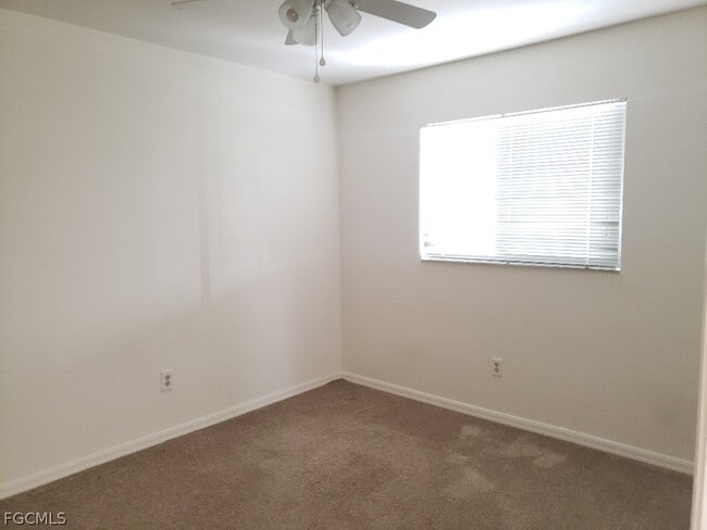 Building Photo - 1024 SE 25th Terrace