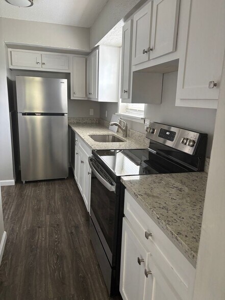 Building Photo - 2711 Clayton Dr NW