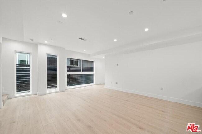 Building Photo - 4922 S Centinela Ave