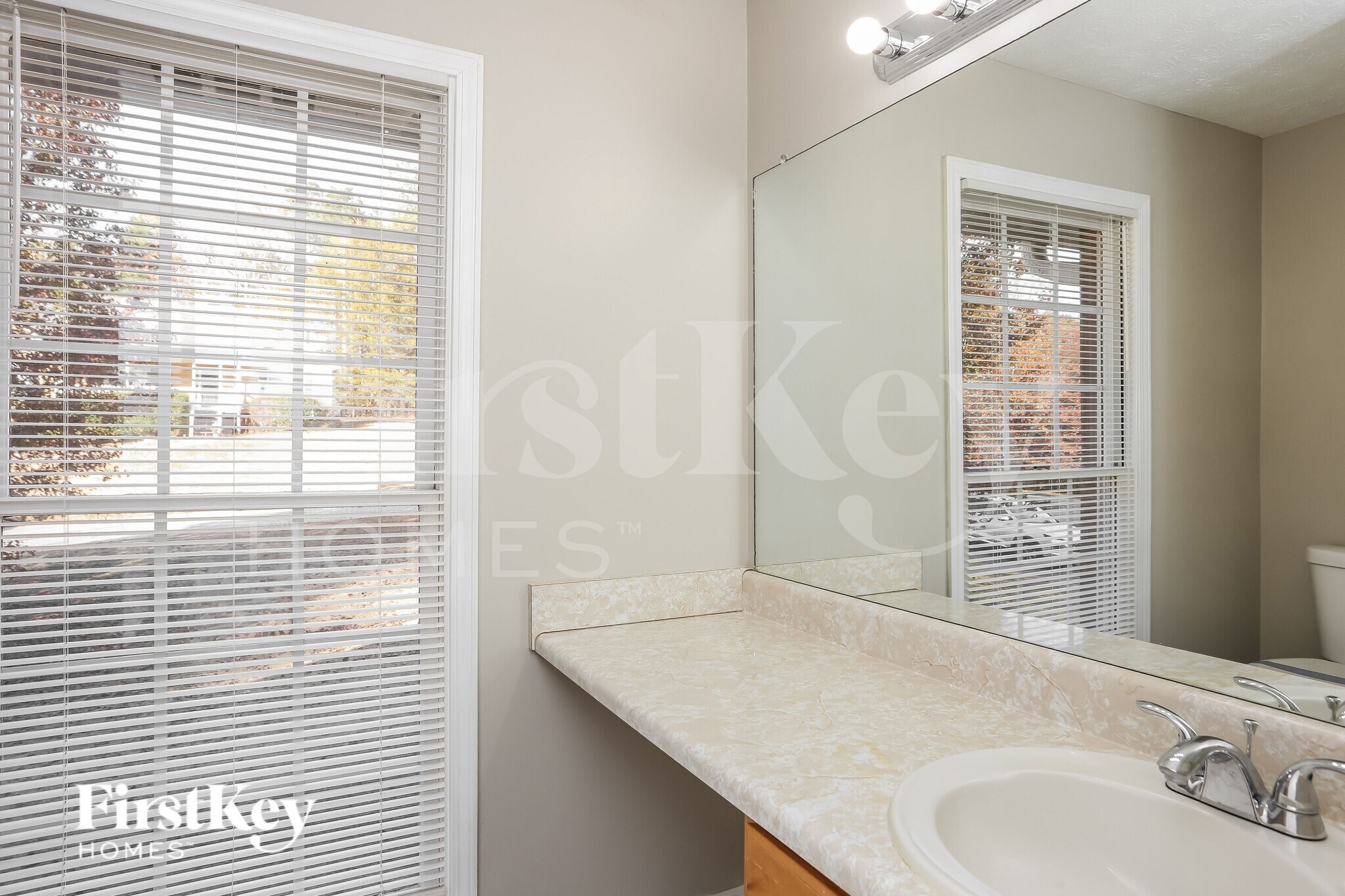 Building Photo - 268 Yellowstone Dr