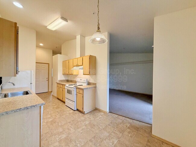Building Photo - 10020 SW 125th Ave