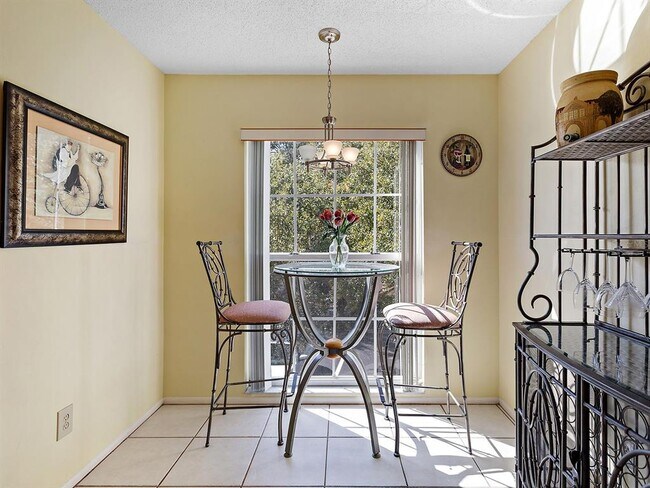 Building Photo - 4415 Longmeadow