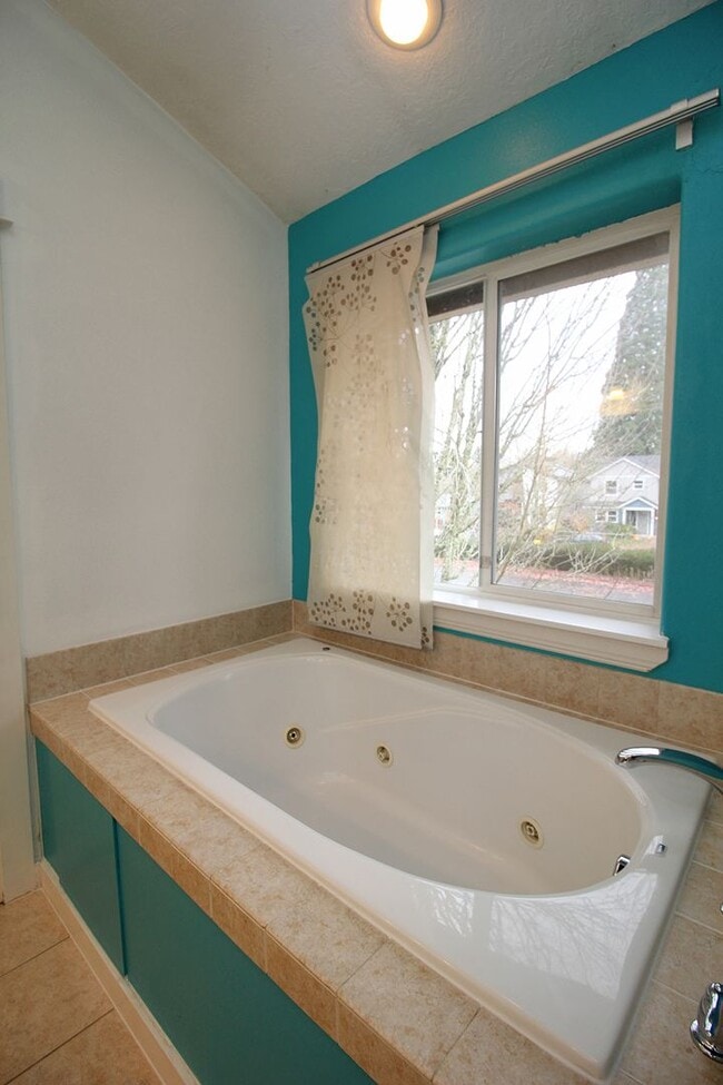 Building Photo - 7123 SE Brooklyn St