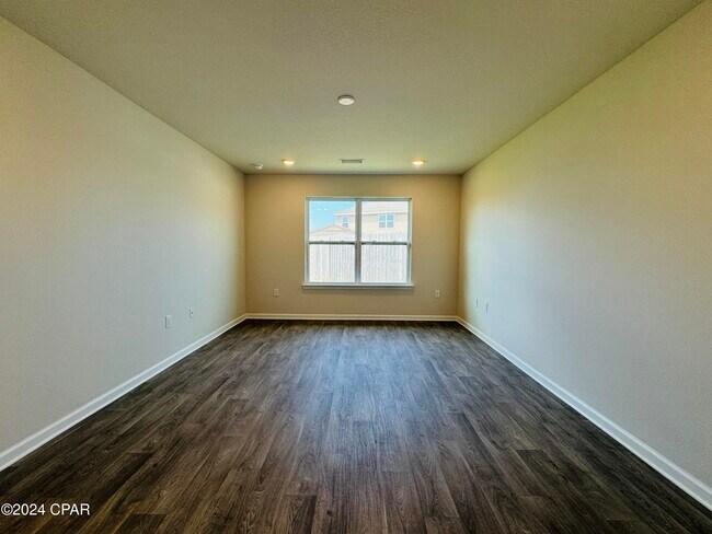 Building Photo - 120 Tiller Dr