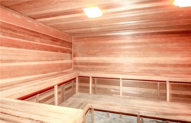 Building Photo - Updated Condo Available for Rent!