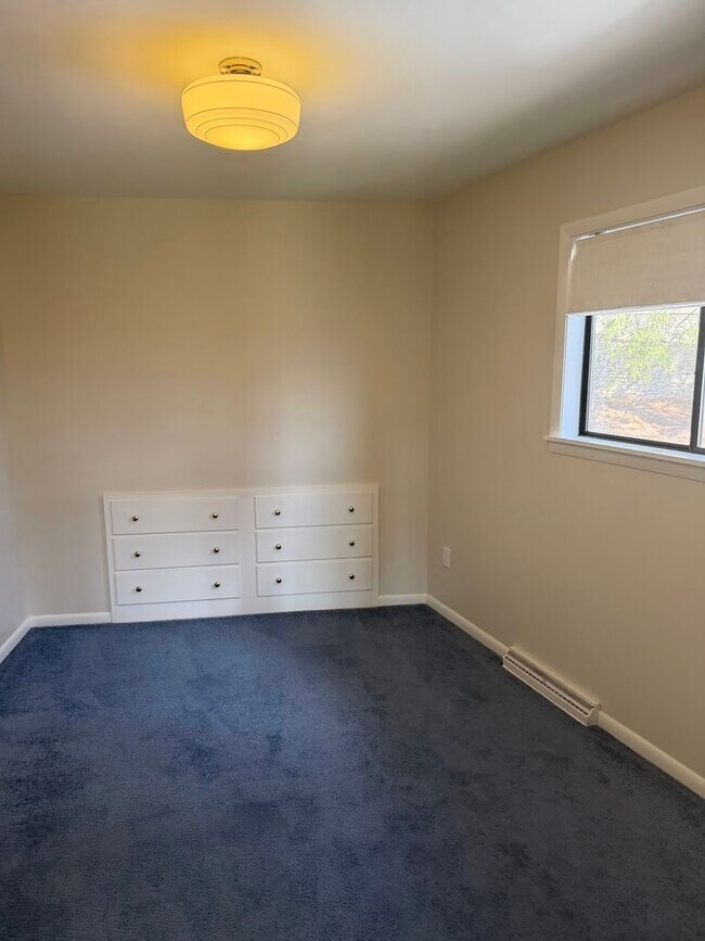 Building Photo - Secluded 3 Bedroom 4 Bath Home