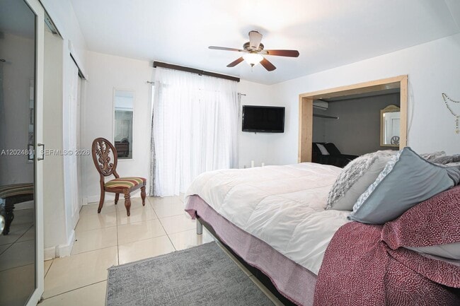 Building Photo - 1380 71st St