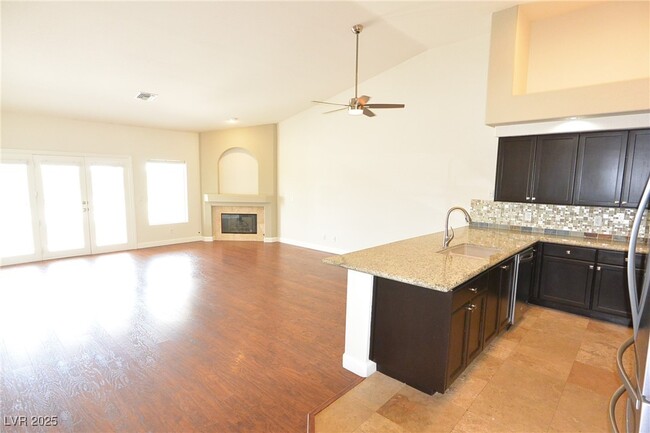 Building Photo - 7645 Rolling View Dr