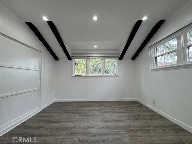 Building Photo - 2212 Linda Flora Dr