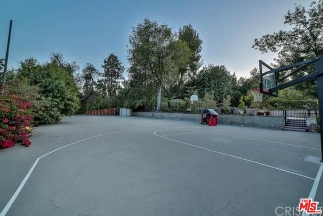 Building Photo - 4949 Palomar Dr