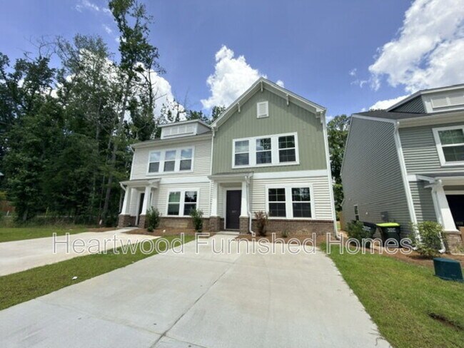 Building Photo - 807 Coburg Ln