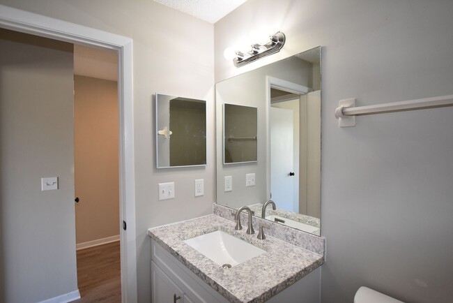 Building Photo - 5407 Pine Creek Dr