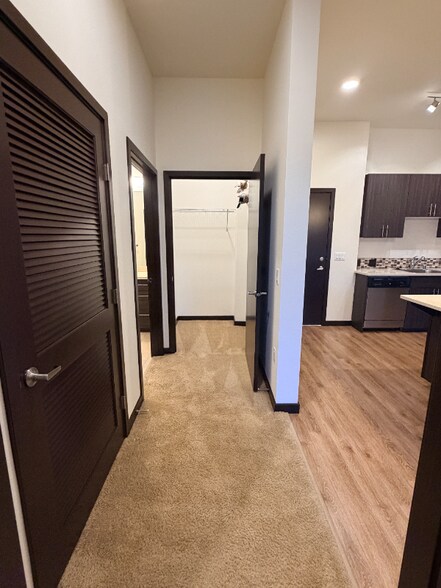 Building Photo - 580 8th Ave NE