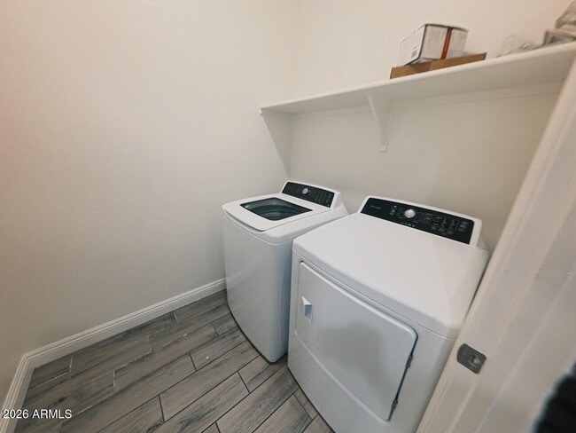 Building Photo - 6850 E Butte St