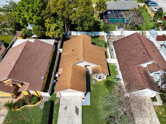 Building Photo - Beautiful 3-bedroom 2-bathroom house in th...